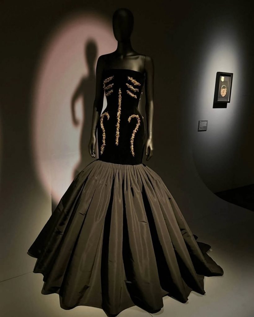 Quando la Moda Diventa Arte: Schiaparelli Conquista Londra