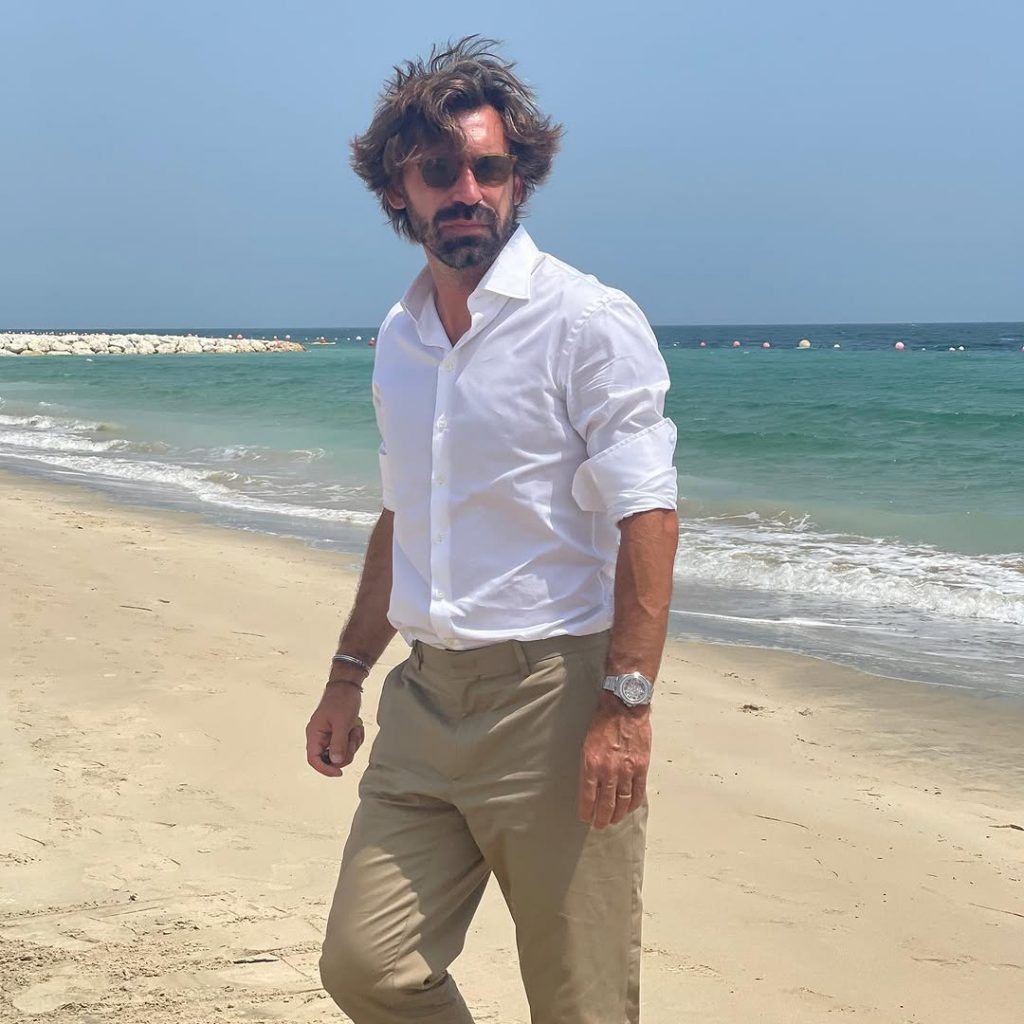L'Architetto dell'Eleganza: Andrea Pirlo, Maestro di Stile Dentro e Fuori dal Campo 3 L'Architetto dell'Eleganza: Andrea Pirlo, Maestro di Stile Dentro e Fuori dal Campo