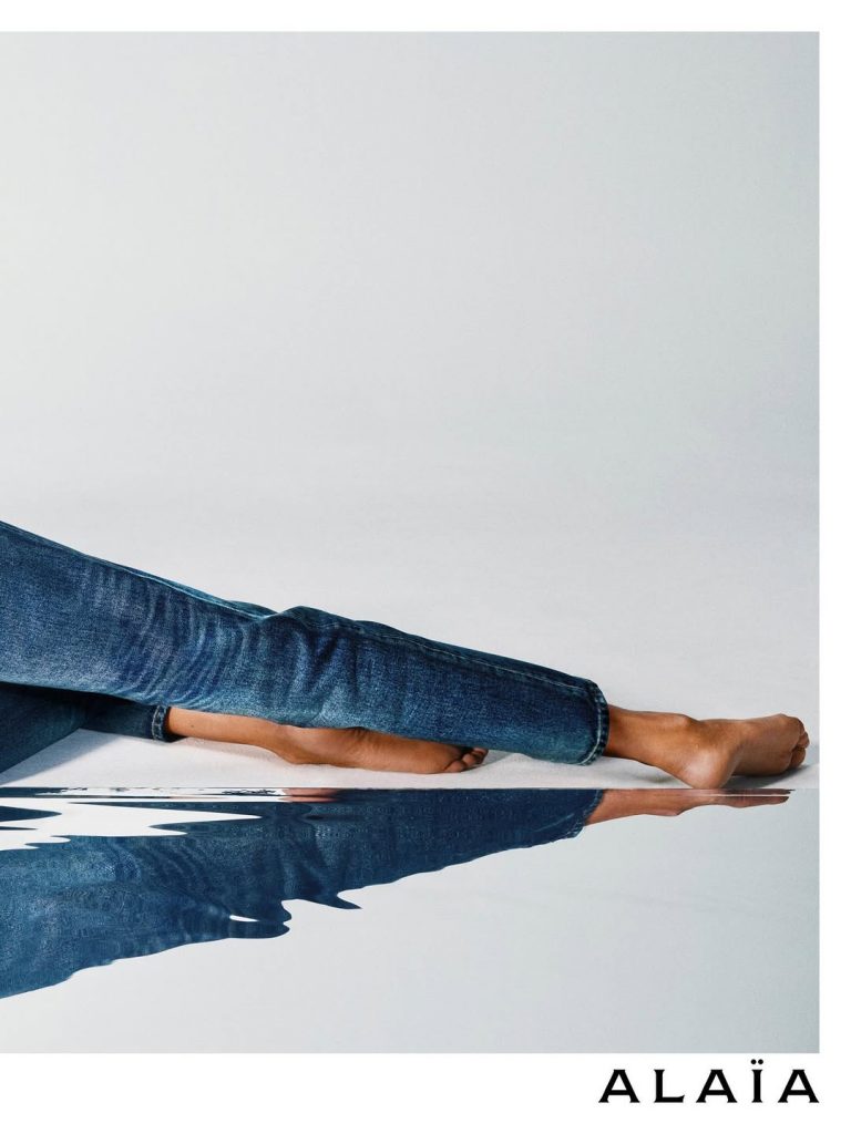 Alaïa Ridefinisce il Denim: Quando i Jeans Diventano Seconda Pelle