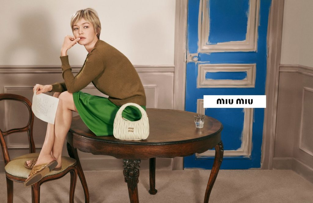 Quando Gigi Hadid Incontra Miu Miu: L'Arte di Trasformare l'Ordinario