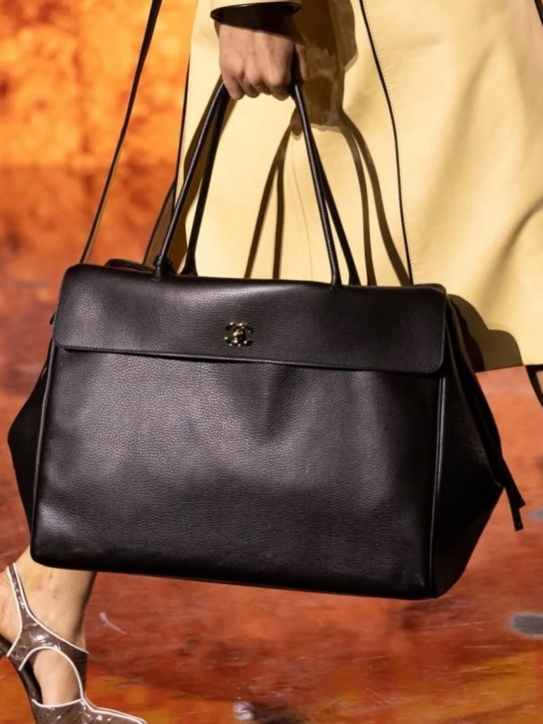 La Borsa Chanel che Definirà il 2026: Il Nuovo Must-Have Firmato Matthieu Blazy 3 La Borsa Chanel che Definirà il 2026: Il Nuovo Must-Have Firmato Matthieu Blazy