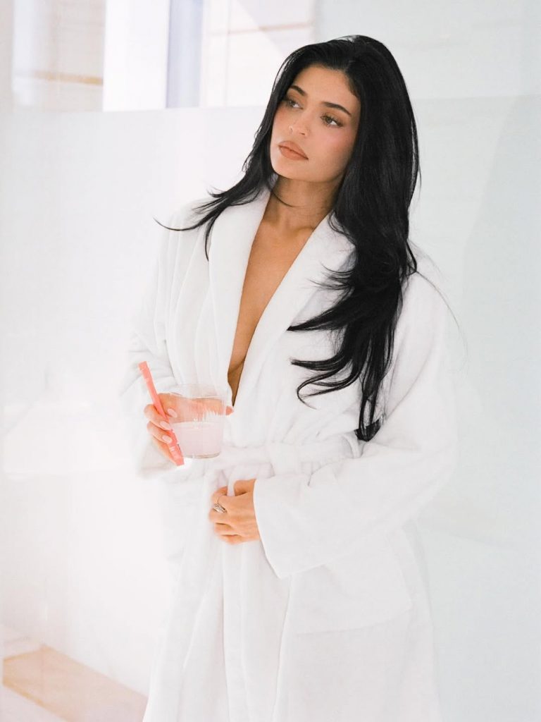 Kylie Jenner Rivoluziona il Wellness con k2o: La Nuova Frontiera della Bellezza Liquida