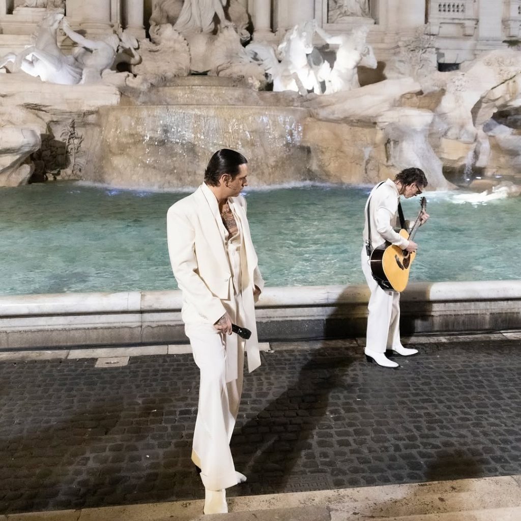 Quando la Musica Incontra l'Eternità: Achille Lauro Trasforma la Fontana di Trevi in Palcoscenico