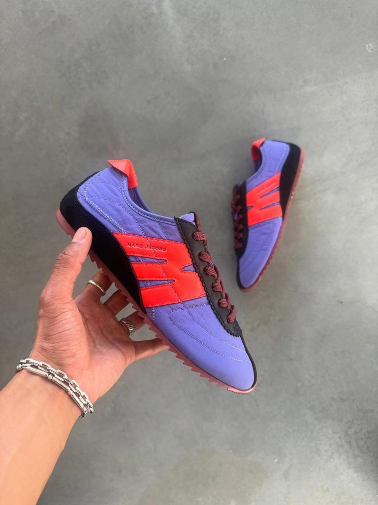 Marc Jacobs Torna a Conquistare le Strade: La Rivoluzione Sneaker 72 Spring e la Bleecker Runner