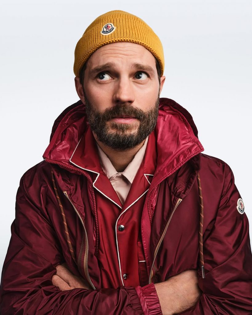 L’estate secondo Moncler: leggerezza, volume e desiderio