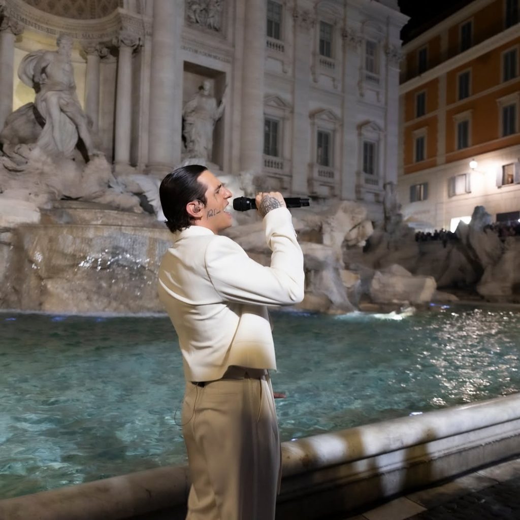 Quando la Musica Incontra l'Eternità: Achille Lauro Trasforma la Fontana di Trevi in Palcoscenico