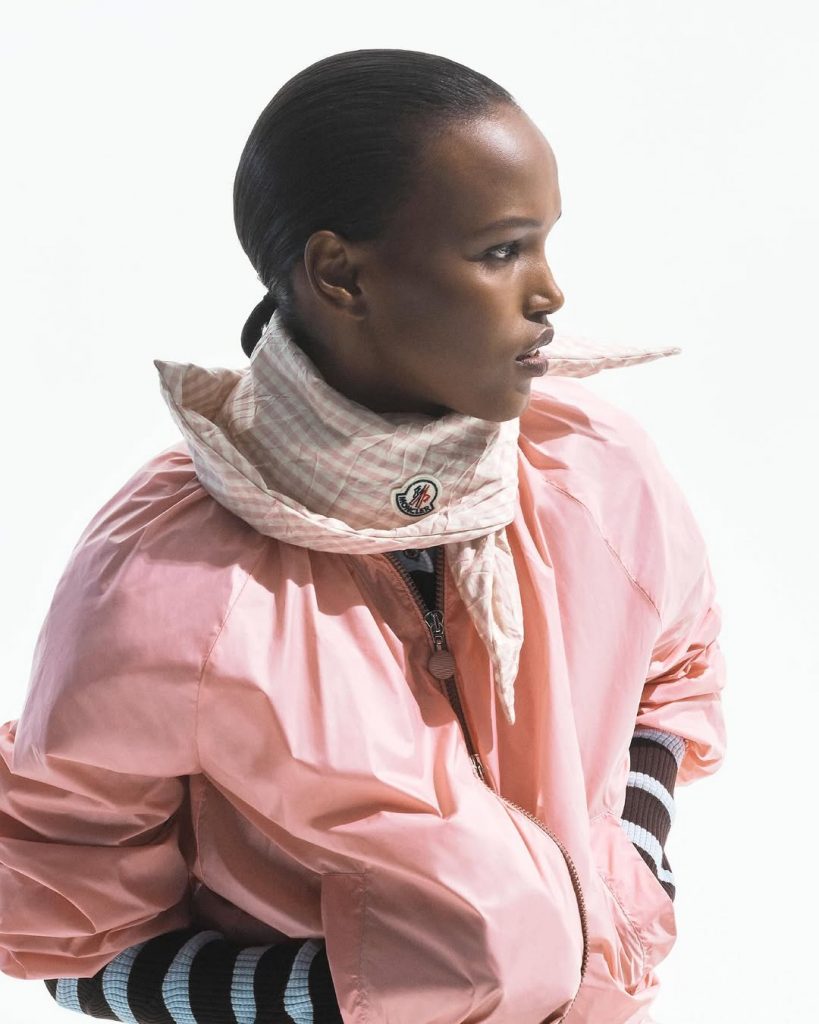 L’estate secondo Moncler: leggerezza, volume e desiderio