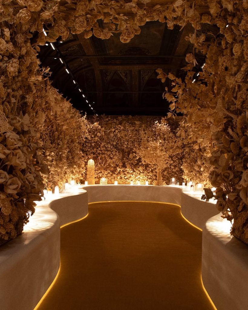 Quando la Moda Illumina il Design: Le Lampade Corolle di Dior Maison al Salone