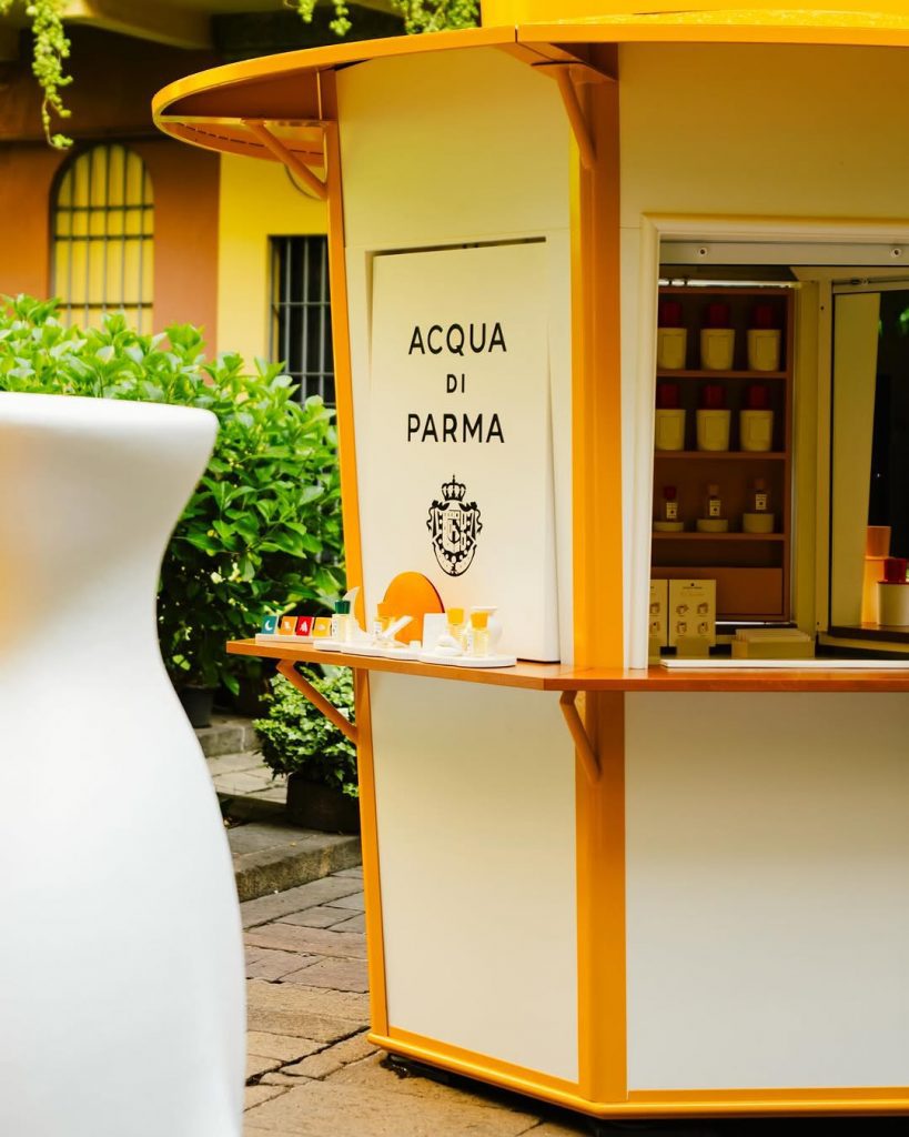 Quando una Candela Diventa Poesia: Il Chioschetto di Acqua di Parma Trasforma Milano