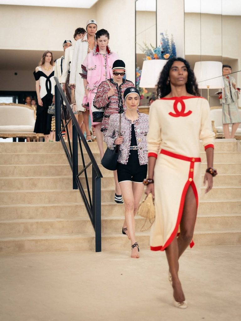 Inside Chanel Cruise: la firma silenziosa di Matthieu Blazy