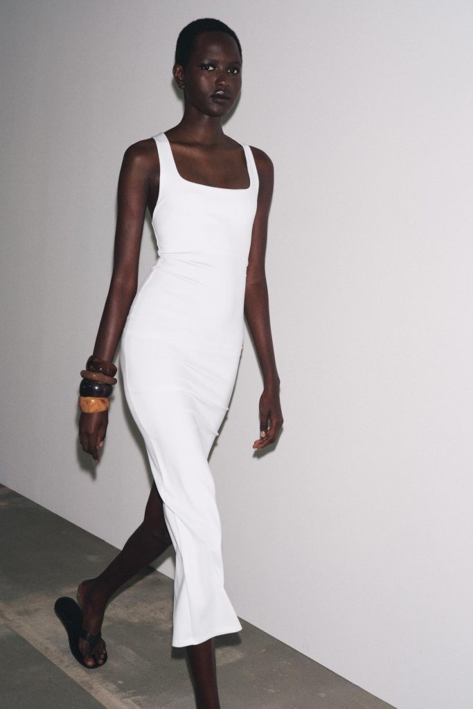 On Our Wish List: il long white dress di Zara da avere ora e indossare fino a settembre