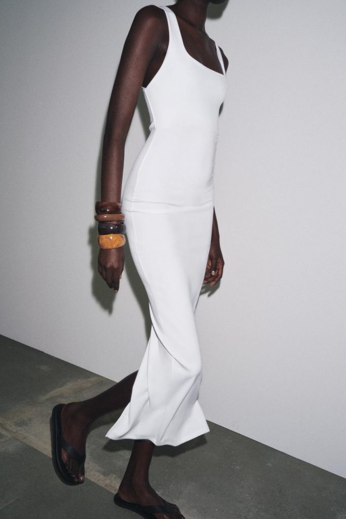 On Our Wish List: il long white dress di Zara da avere ora e indossare fino a settembre