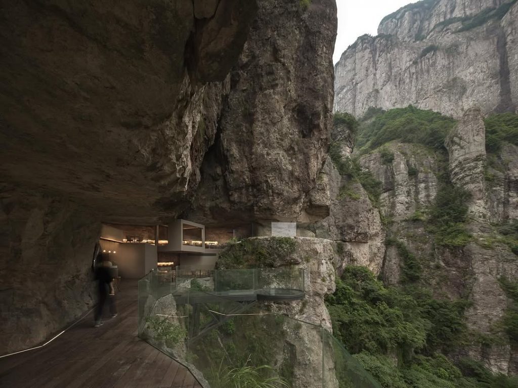 In Cina esiste un caffè nascosto dentro una montagna