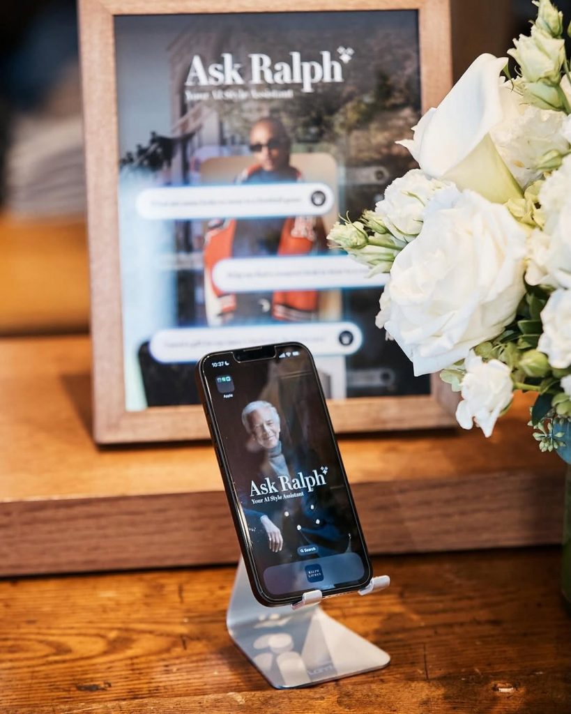Tutti parlano di “Ask Ralph”, il nuovo stylist AI di Ralph Lauren 3 Tutti parlano di “Ask Ralph”, il nuovo stylist AI di Ralph Lauren