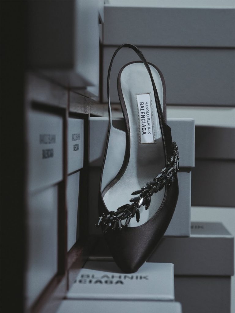 Balenciaga x Manolo Blahnik: la collaborazione che riporta il desiderio puro nel mondo delle scarpe 2 Balenciaga x Manolo Blahnik: la collaborazione che riporta il desiderio puro nel mondo delle scarpe