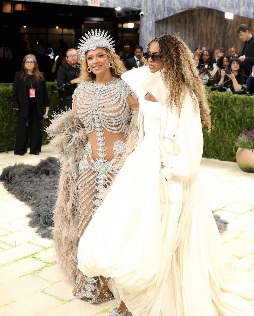 Met Gala 2026: Beyoncé, Jay-Z e Blue Ivy dominano il red carpet 2 Met Gala 2026: Beyoncé, Jay-Z e Blue Ivy dominano il red carpet