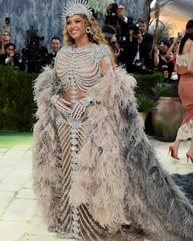 Met Gala 2026: Beyoncé, Jay-Z e Blue Ivy dominano il red carpet 1 Met Gala 2026: Beyoncé, Jay-Z e Blue Ivy dominano il red carpet