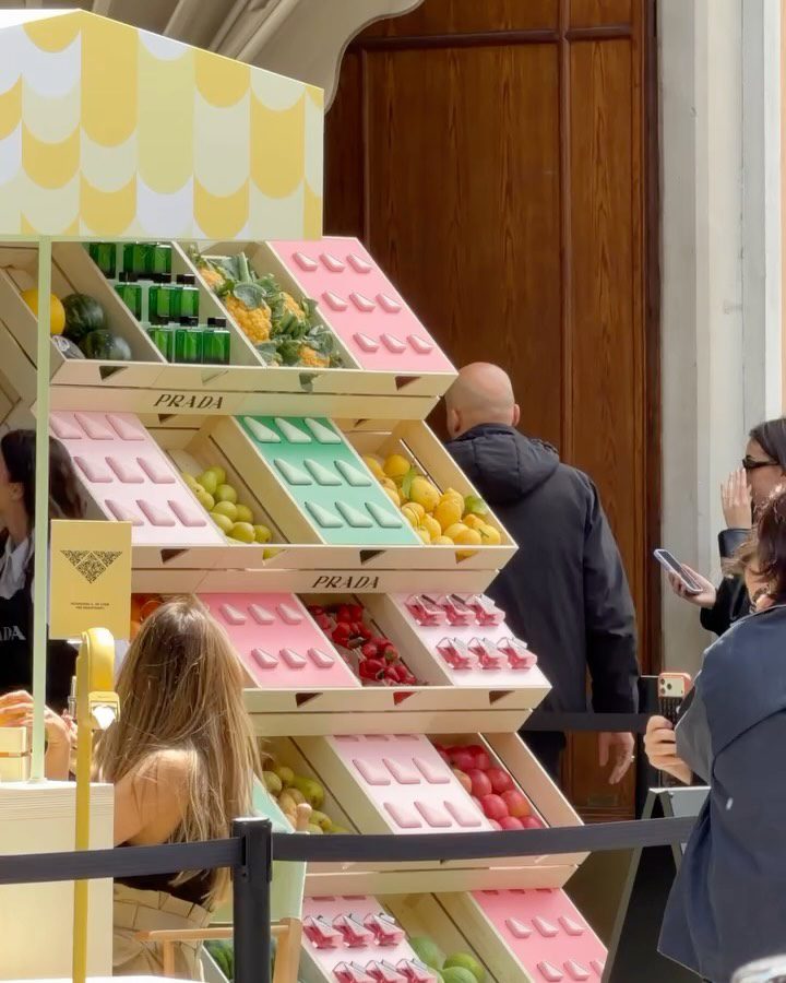 Quando la spesa incontra il lusso: Prada Beauty arriva al Frutteto Garibaldi