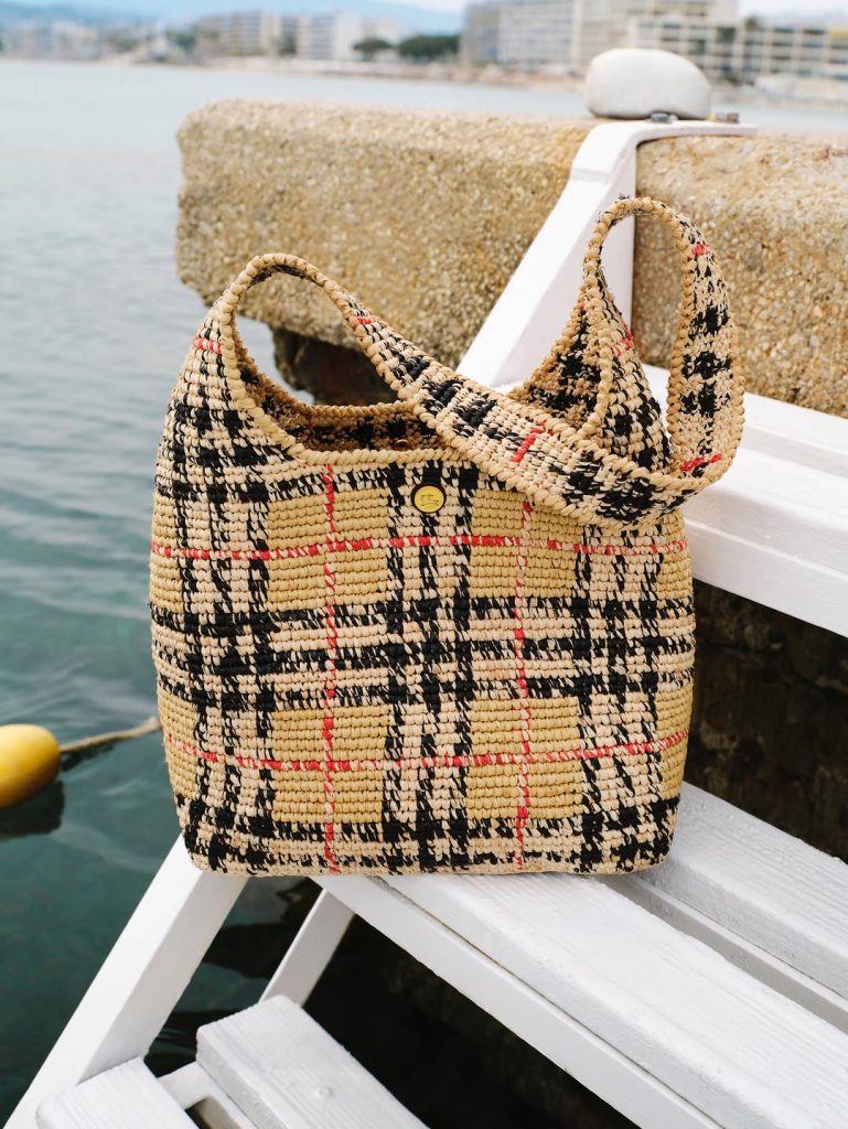 Burberry apre la sua estate in Costa Azzurra e trasforma la Riviera nel luogo più chic della stagione 4 Burberry apre la sua estate in Costa Azzurra e trasforma la Riviera nel luogo più chic della stagione