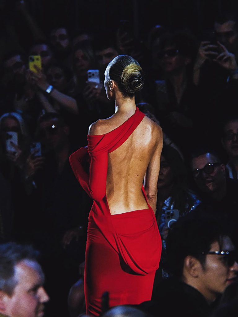 Candice Swanepoel porta il glamour assoluto al Gucci Cruise Show di New York