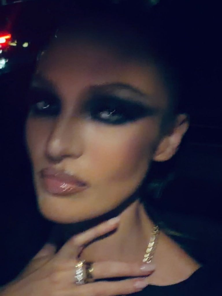 Candice Swanepoel porta il glamour assoluto al Gucci Cruise Show di New York