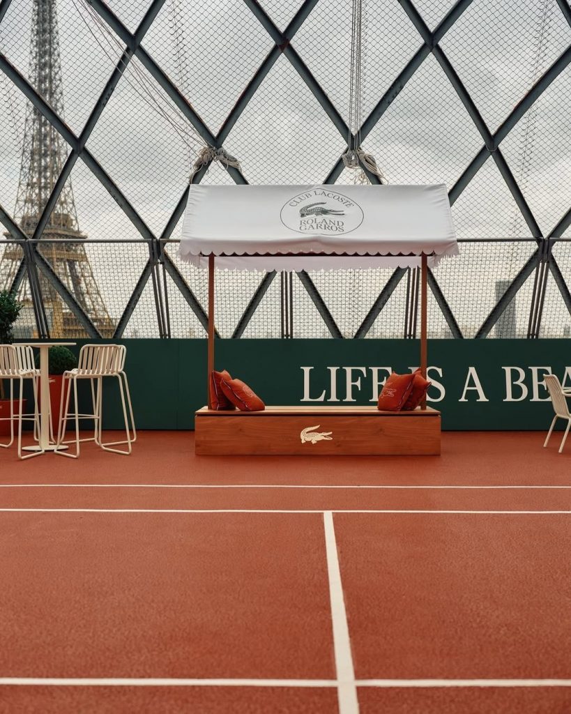 Lacoste trasforma Roland-Garros nell’esperienza lifestyle più chic della stagione 1 Lacoste trasforma Roland-Garros nell’esperienza lifestyle più chic della stagione
