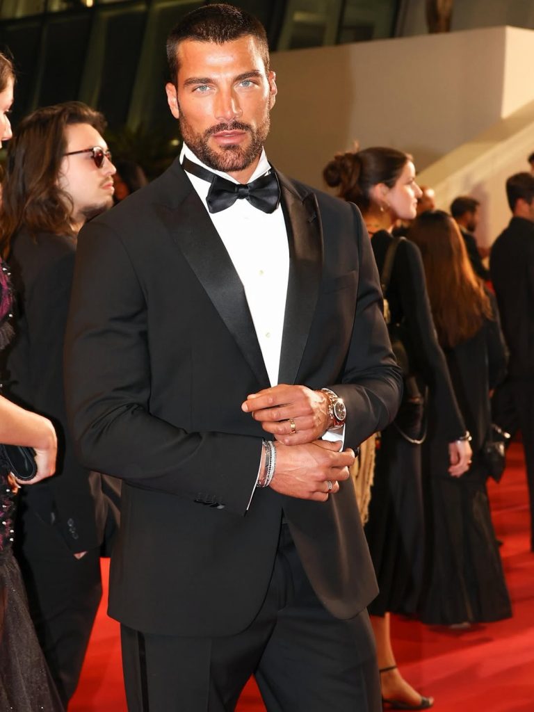 Simone Susinna a Cannes: il fascino siciliano incontra l’eleganza senza tempo di Armani 3 Simone Susinna a Cannes: il fascino siciliano incontra l’eleganza senza tempo di Armani