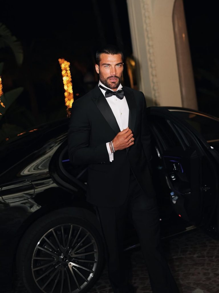 Simone Susinna a Cannes: il fascino siciliano incontra l’eleganza senza tempo di Armani 4 Simone Susinna a Cannes: il fascino siciliano incontra l’eleganza senza tempo di Armani