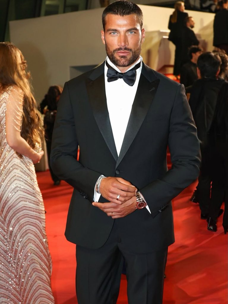 Simone Susinna a Cannes: il fascino siciliano incontra l’eleganza senza tempo di Armani 1 Simone Susinna a Cannes: il fascino siciliano incontra l’eleganza senza tempo di Armani
