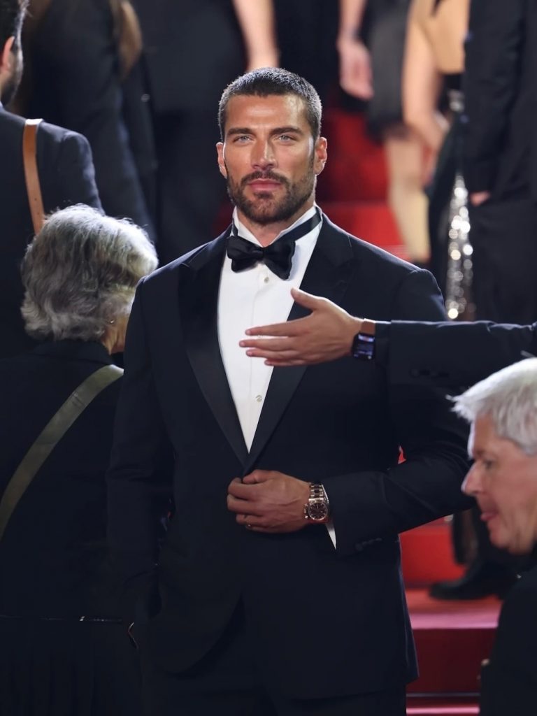 Simone Susinna a Cannes: il fascino siciliano incontra l’eleganza senza tempo di Armani 2 Simone Susinna a Cannes: il fascino siciliano incontra l’eleganza senza tempo di Armani