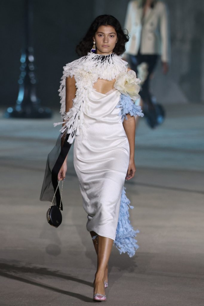 Dior Cruise 2027: Jonathan Anderson riscrive il sogno hollywoodiano 4 Dior Cruise 2027: Jonathan Anderson riscrive il sogno hollywoodiano