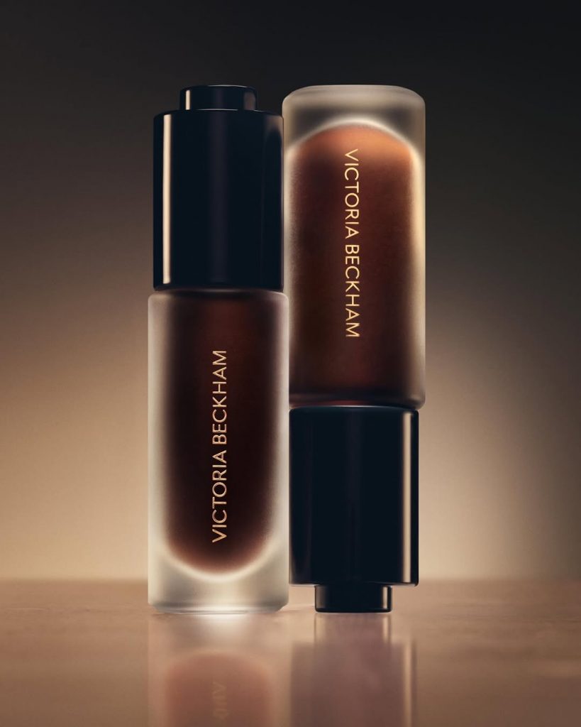 Victoria Beckham Beauty presenta il bronzer che ridefinisce il concetto di glow