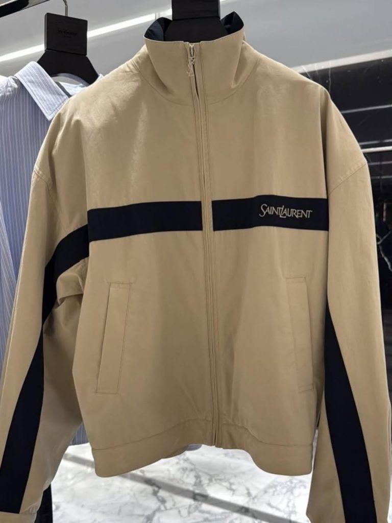 Minimal, oversize e irresistibile: il nuovo must-have di Saint Laurent
