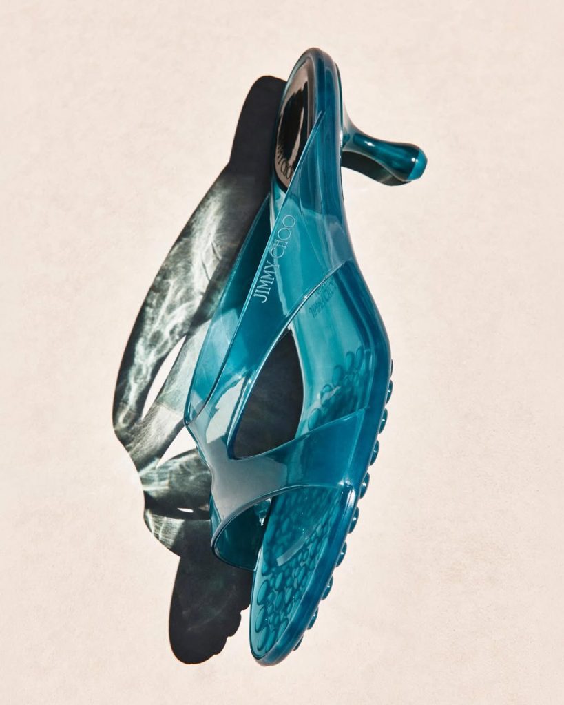 Le Jelly Sandals di Jimmy Choo sono le scarpe che vedremo ovunque quest’estate 1 Le Jelly Sandals di Jimmy Choo sono le scarpe che vedremo ovunque quest’estate