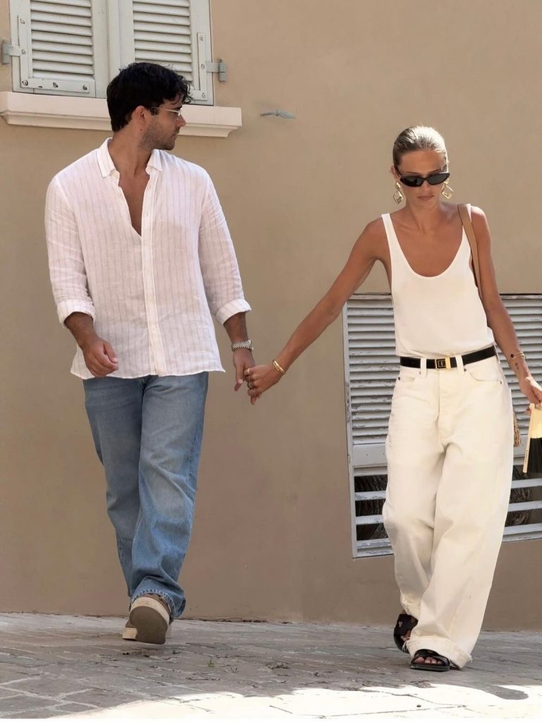 Il bianco è il colore dell’estate 2026: lo indossiamo ovunque 2 Il bianco è il colore dell’estate 2026: lo indossiamo ovunque