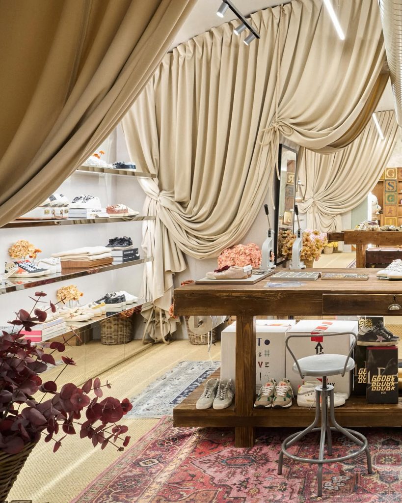 Inside the Frutteria Golden Goose: il pop-up più sorprendente dell’estate a Forte dei Marmi 1 Inside the Frutteria Golden Goose: il pop-up più sorprendente dell’estate a Forte dei Marmi