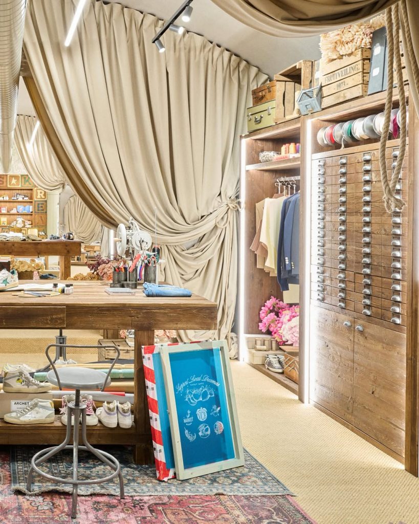 Inside the Frutteria Golden Goose: il pop-up più sorprendente dell’estate a Forte dei Marmi 2 Inside the Frutteria Golden Goose: il pop-up più sorprendente dell’estate a Forte dei Marmi