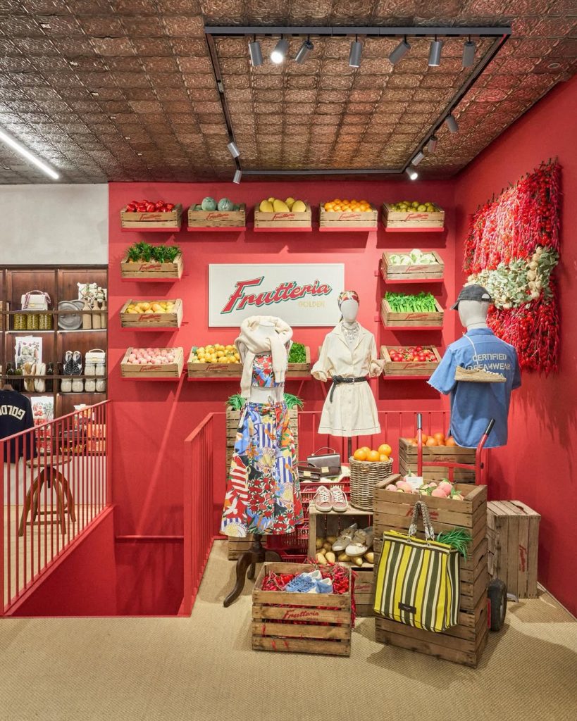 Inside the Frutteria Golden Goose: il pop-up più sorprendente dell’estate a Forte dei Marmi 5 Inside the Frutteria Golden Goose: il pop-up più sorprendente dell’estate a Forte dei Marmi