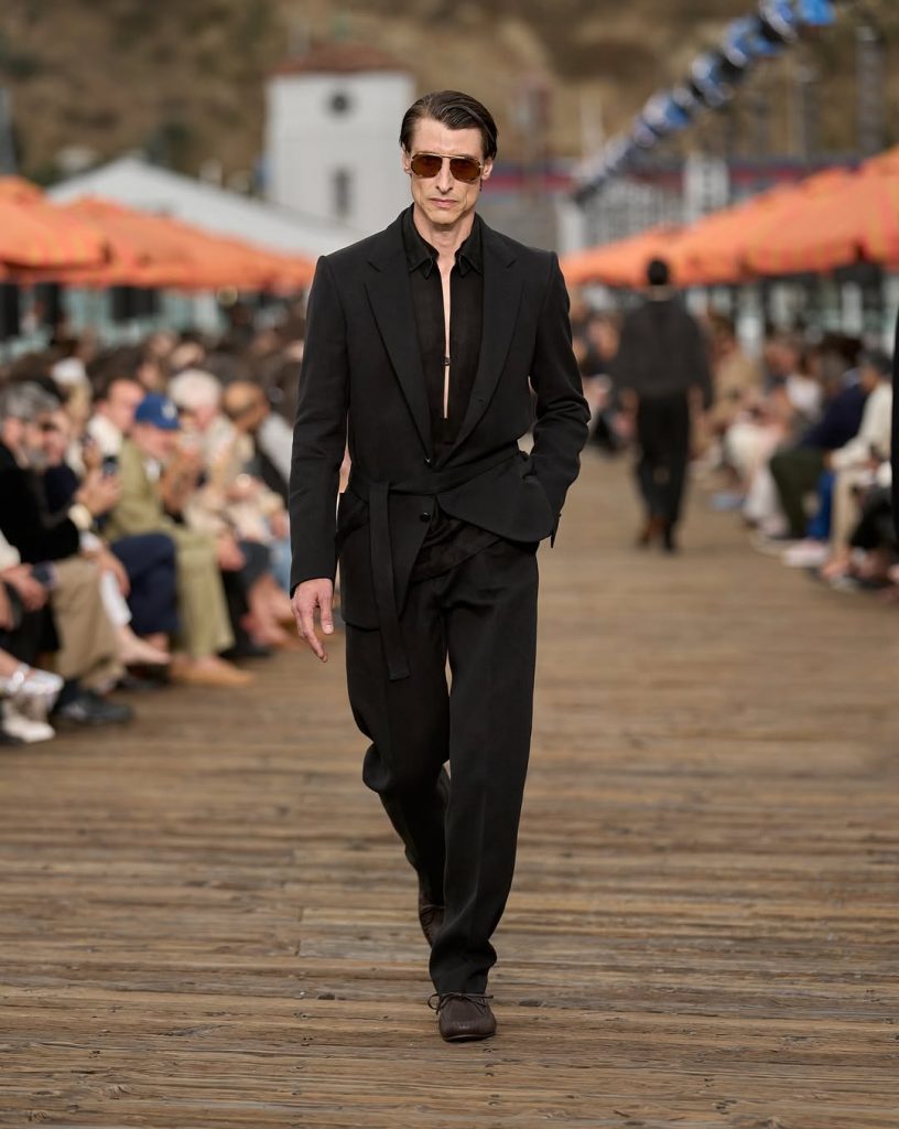 Zegna porta la “villeggiatura” italiana a Malibu: il lusso dell'estate secondo Alessandro Sartori 1 Zegna porta la “villeggiatura” italiana a Malibu: il lusso dell'estate secondo Alessandro Sartori