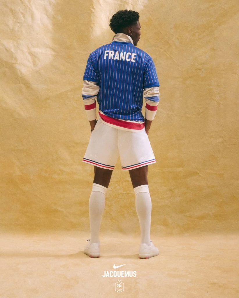 Jacquemus X Nike: il calcio francese non è mai stato così chic 4 Jacquemus X Nike: il calcio francese non è mai stato così chic
