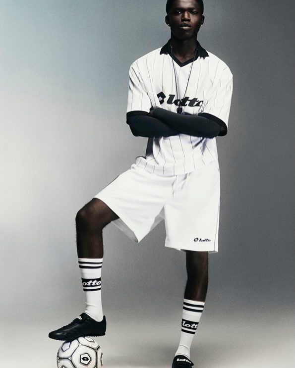 H&M X Lotto: la collaborazione che porta lo sportswear italiano sotto i riflettori globali 2 H&M X Lotto: la collaborazione che porta lo sportswear italiano sotto i riflettori globali