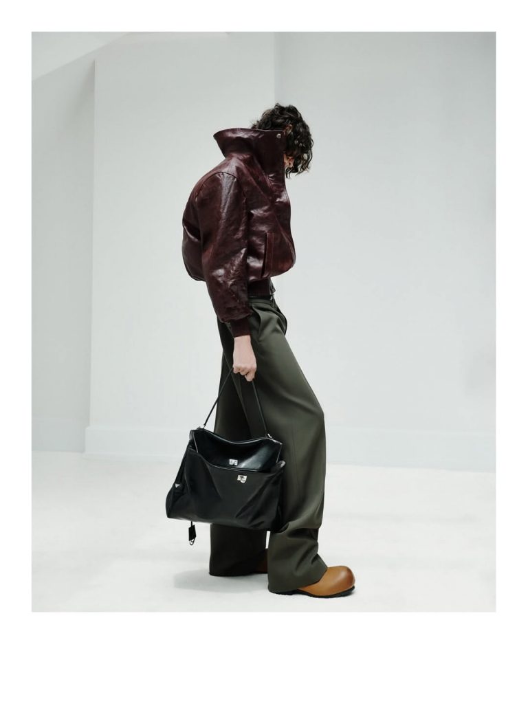 Balenciaga Primavera 2027:il lusso di sentirsi leggeri
