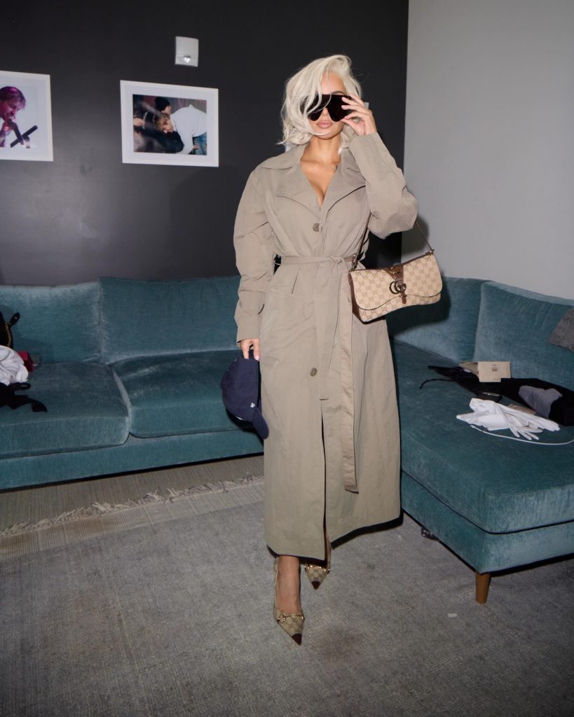 Kim Kardashian punta tutto sul platino e il risultato è spettacolare 1 Kim Kardashian punta tutto sul platino e il risultato è spettacolare