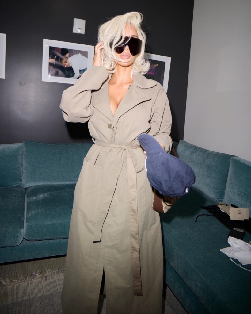 Kim Kardashian punta tutto sul platino e il risultato è spettacolare 5 Kim Kardashian punta tutto sul platino e il risultato è spettacolare