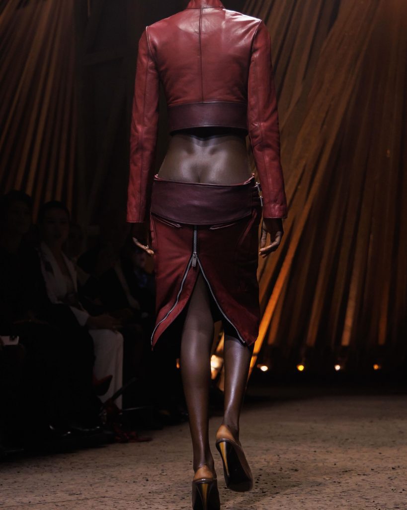 Alexander McQueen torna a Londra: un ritorno alle origini che guarda al futuro
