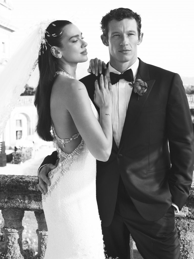 Dua Lipa, Callum Turner, Chanel e il matrimonio che ha incantato il mondo 1 Dua Lipa, Callum Turner, Chanel e il matrimonio che ha incantato il mondo