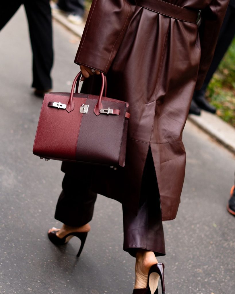C'è un solo colore da indossare questo autunno, ed è il burgundy 2 C'è un solo colore da indossare questo autunno, ed è il burgundy