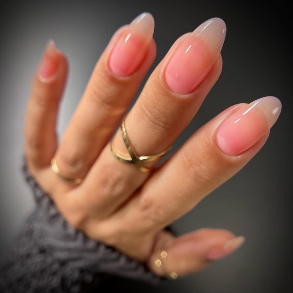 Watermelon Nails: la manicure più fresca dell'estate è ispirata al frutto simbolo della stagione 3 Watermelon Nails: la manicure più fresca dell'estate è ispirata al frutto simbolo della stagione