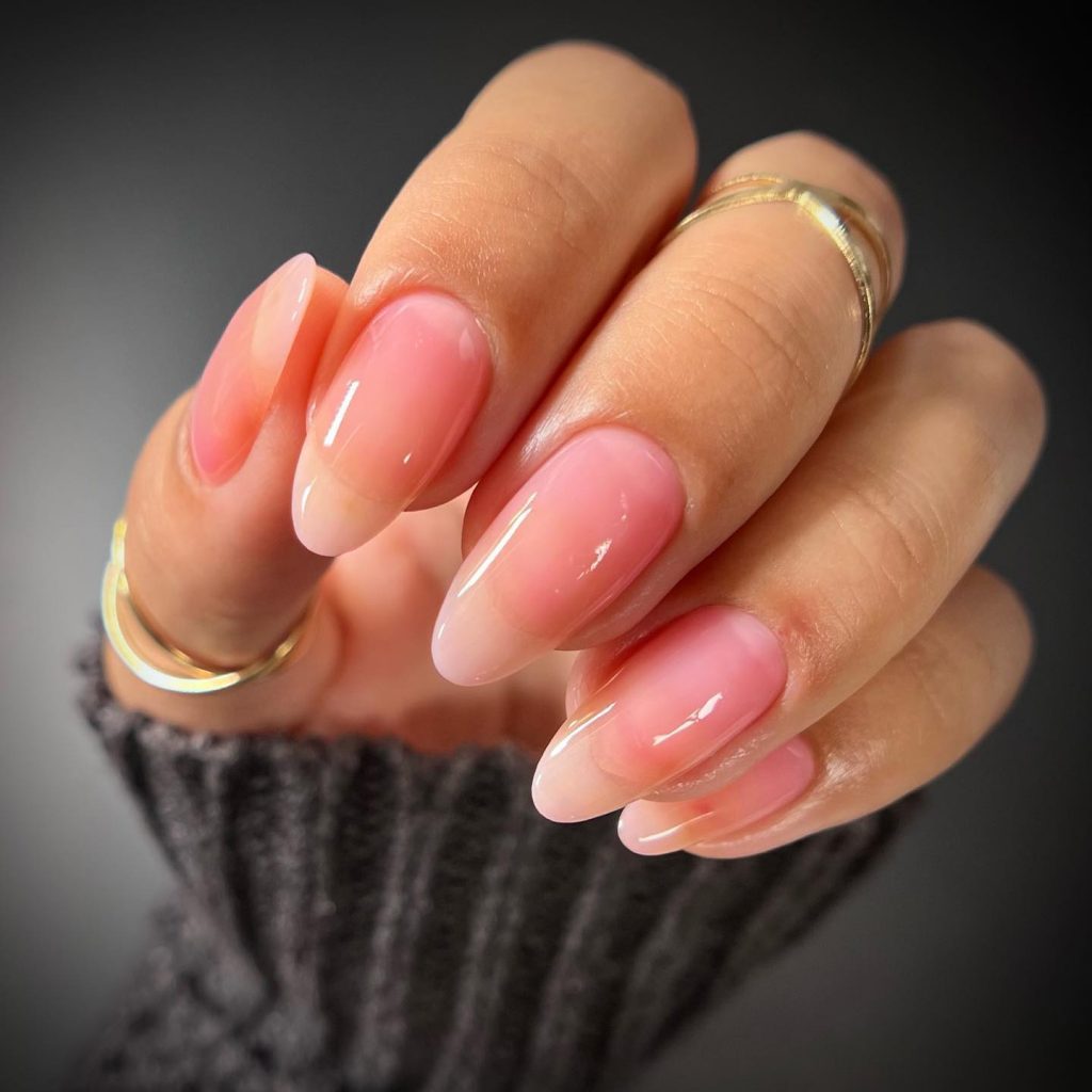 Watermelon Nails: la manicure più fresca dell'estate è ispirata al frutto simbolo della stagione 1 Watermelon Nails: la manicure più fresca dell'estate è ispirata al frutto simbolo della stagione