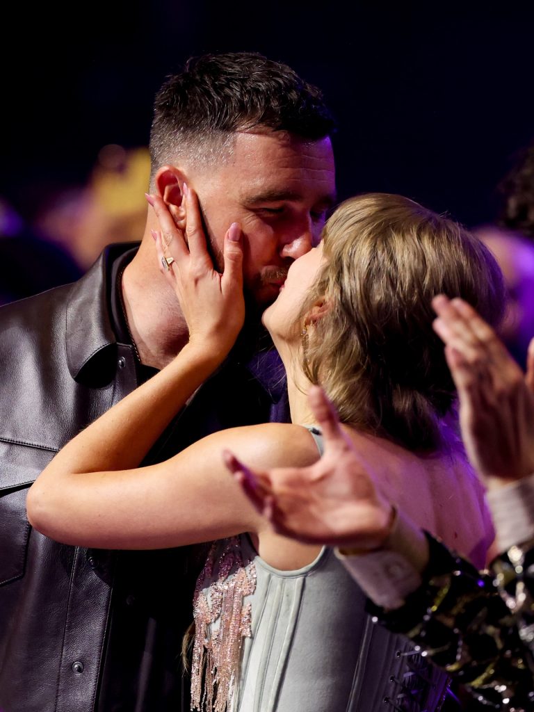 Just Married! Dopo tre anni d'amore, Taylor Swift e Travis Kelce si sono detti sì